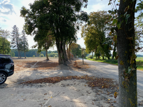 Widok spod zlewni na drogę do Stawisk