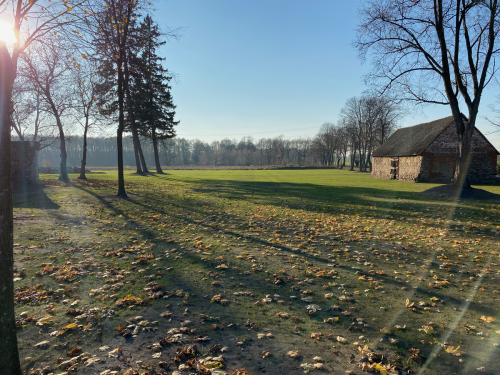 Widok na stodołę (dawne czworaki)