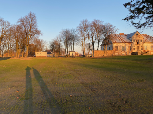 Widok na dwór i rządcówkę